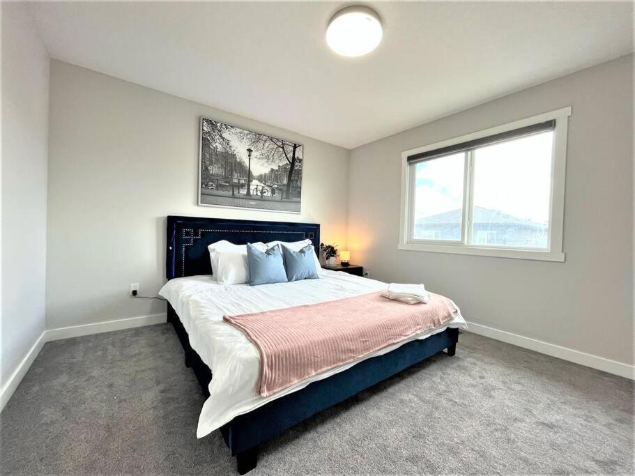 فيلا Luxury Retreat For Large Groups YYC المظهر الخارجي الصورة