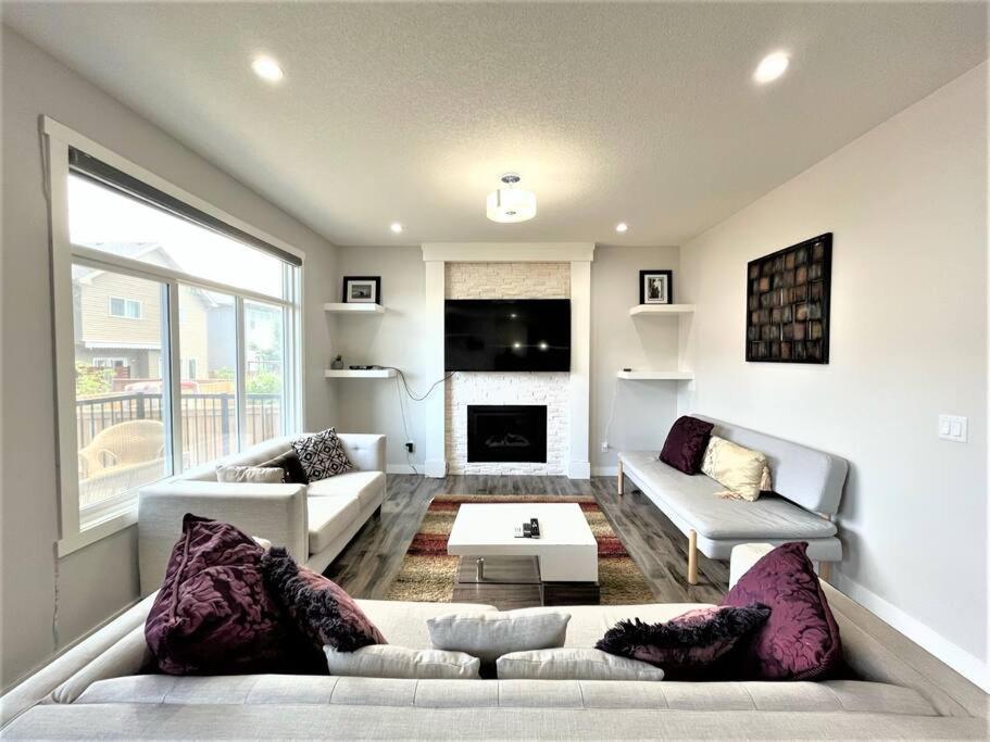 فيلا Luxury Retreat For Large Groups YYC المظهر الخارجي الصورة