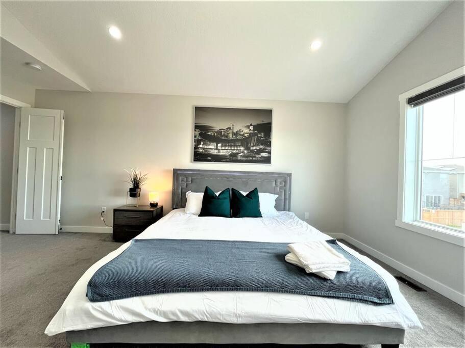 فيلا Luxury Retreat For Large Groups YYC المظهر الخارجي الصورة