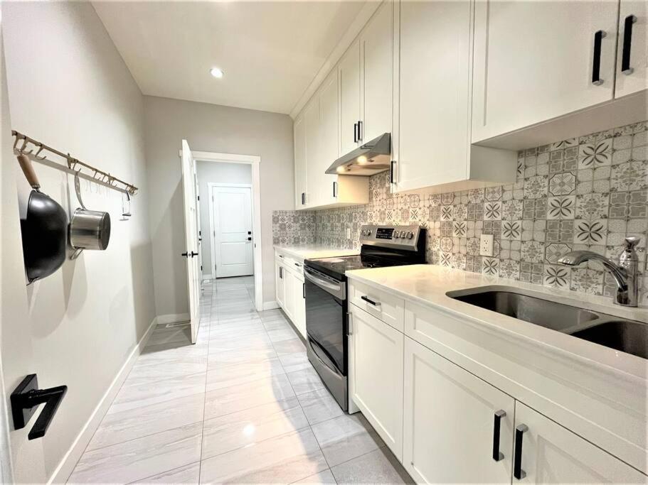 فيلا Luxury Retreat For Large Groups YYC المظهر الخارجي الصورة