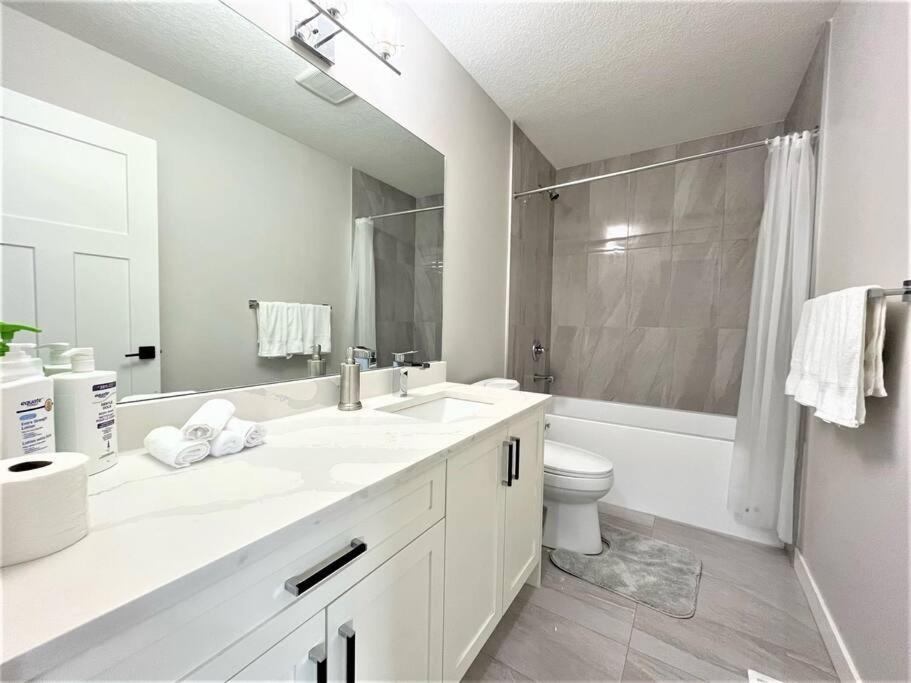 فيلا Luxury Retreat For Large Groups YYC المظهر الخارجي الصورة